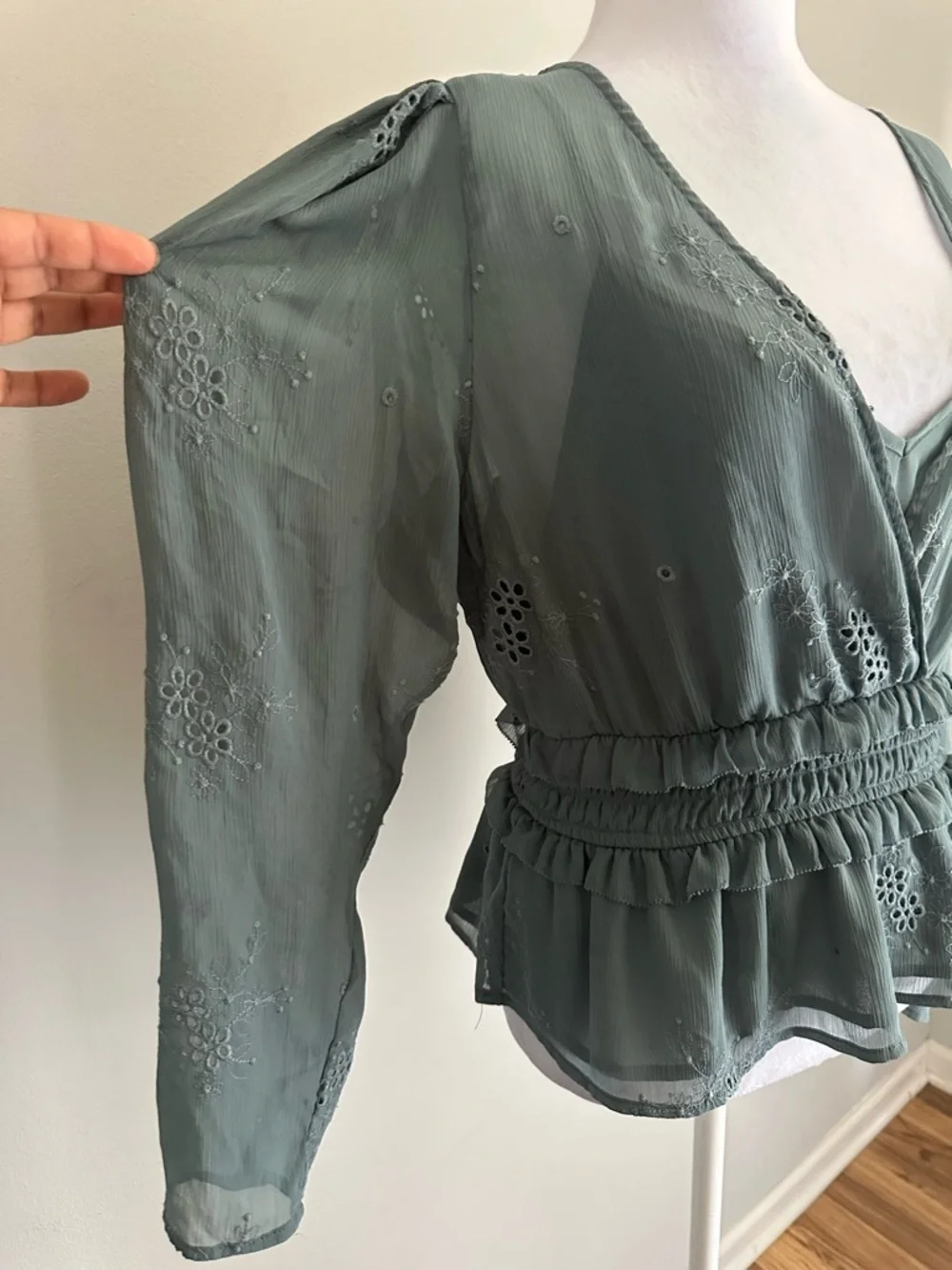 ASTR Blouse Sheer Floral Eyelet Fabric Elastic Waist Long Sleeve Peplum Green L